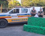 PMRv aborda carro clonado e encontra mais de 400 barras de maconha, na MG-050, em Formiga