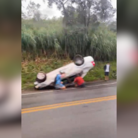 Mãe e filho ficam feridos em acidente na MG-050, entre Divinópolis e Itaúna