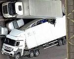 Acidentes com mais de 10 veículos fecham a Fernão Dias na Grande BH; veja desvio