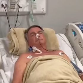 Bolsonaro posta v&iacute;deo internado e fala sobre transfer&ecirc;ncia e poss&iacute;vel cirurgia