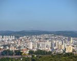 Divinópolis celebra aniversário sob céu claro e temperaturas amenas