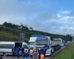 Grande BH: acidente entre van e caminhão deixa motorista ferido na BR-381