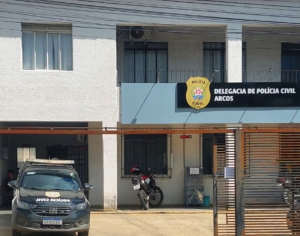 PC prende homem que agrediu idosa com peda&ccedil;o de madeira, por disputa de terreno, em Arcos