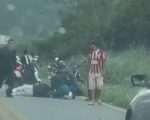 Motociclista bate em urubu e fica ferido em Divinópolis