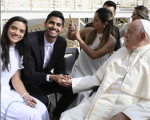 Casal de Divinópolis revive encontro inesquecível com o Papa Francisco no Vaticano