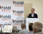 Painel no NAB Show 2025 destaca liderança do rádio AM/FM entre os meios com suporte publicitário