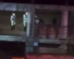 VÍDEO: homem invade construção, atira pedra contra policiais e é baleado pela PM em BH