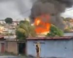 VÍDEO: incêndio destrói galpão no Barreiro, em BH