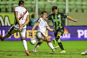 Imbat&iacute;vel em casa, Am&eacute;rica vence mais uma.