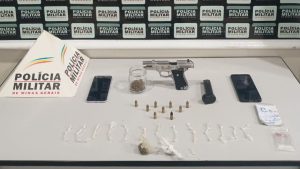 'Casal do tr&aacute;fico' &eacute; preso com drogas e pistola em Nova Serrana