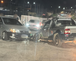 Acidente entre carros interdita avenida Ayrton Senna em Divinópolis