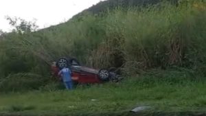 Homem fica ferido em capotamento na MG-050, em Divinópolis