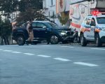 Vídeo: caminhonete atinge motorhome na rua Pernambuco em Divinópolis