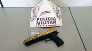Ladr&atilde;o obriga v&iacute;tima a 'passar PIX' de R$ 15 em Nova Serrana e &eacute; preso