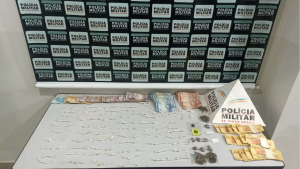 Nova Serrana: PM apreende drogas e prende tr&ecirc;s homens