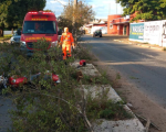 Motociclista fica gravemente ferido após colidir veículo em canteiro