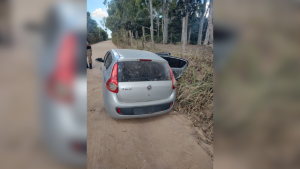 Divinópolis: PM recupera carro furtado e adulterado