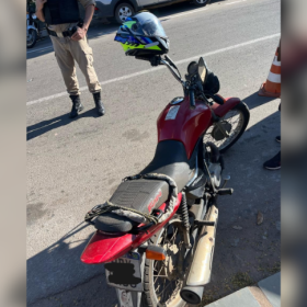 Motocicleta furtada &eacute; recuperada durante blitz no Centro de Cl&aacute;udio