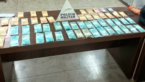 Ara&uacute;jos: PM recupera dinheiro e ve&iacute;culo roubados