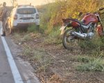 Motociclista é atropelado e fica ferido em Pitangui; condutor de carro foge sem prestar socorro