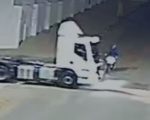 Adolescente de 16 anos morre em acidente entre moto e caminhão em Nova Serrana
