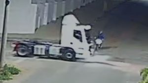 Adolescente de 16 anos morre em acidente entre moto e caminh&atilde;o em Nova Serrana
