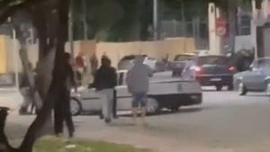 Briga em pra&ccedil;a de Ita&uacute;na deixa tr&ecirc;s atropelados; motorista &eacute; preso