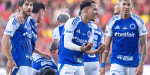 Cruzeiro goleia Sport e se aproxima da ponta do Brasileir&atilde;o