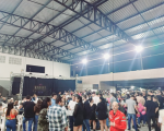 Acompanhe ao vivo a transmissão da final do concurso Rainha e Princesas da Divinaexpo