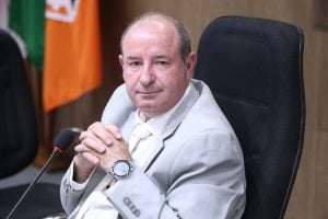 Presidente da C&acirc;mara de Divin&oacute;polis, Israel da Farm&aacute;cia deixa CTI e pode receber alta em breve