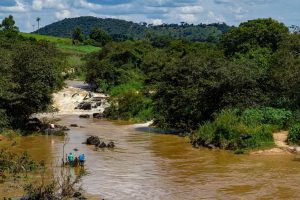 Bombeiros procuram por pescador desaparecido no Rio Par&aacute;, em Nova Serrana