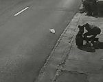 VÍDEO: homem furta válvula de hidrante e prédio fica sem água, em BH