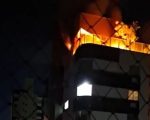 VÍDEO: idosa é levada para o hospital após cobertura pegar fogo em BH