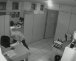 Vídeo: Ladrão furta empresa em BH e leva R$ 3,2 mil em dinheiro