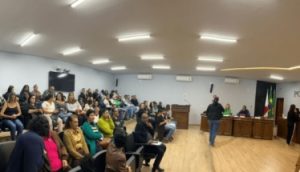 Servidores municipais de Bambu&iacute; paralisam as atividades por tempo indeterminado