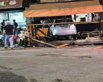 Carro desgovernado invade loja e deixa três feridos em Divinópolis