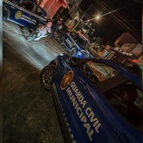 Nova Serrana: Jovem &eacute; preso ap&oacute;s colidir moto em viatura da Guarda Municipal