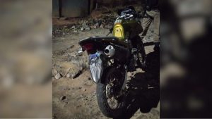 Homem deixa moto para tr&aacute;s ap&oacute;s acidente e PM descobre que ve&iacute;culo foi furtado em Cl&aacute;udio