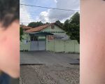 Menino de 11 anos é agredido a pauladas em escola de Divinópolis; mãe diz que diretoria trata caso com 'naturalidade'