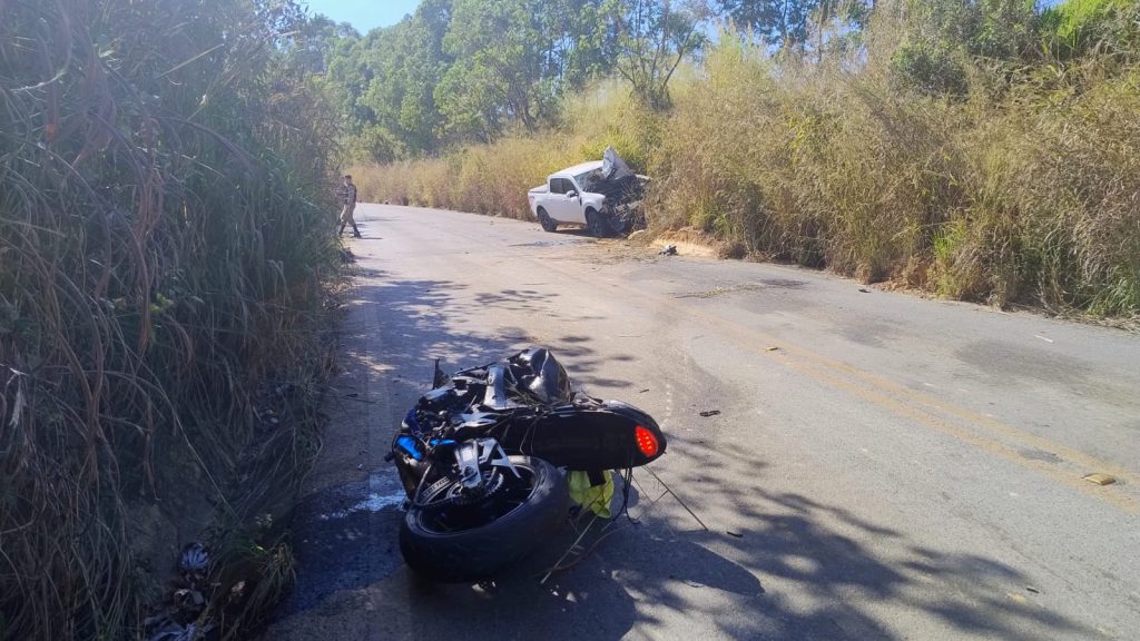 Motociclista morre em acidente com caminhonete entre Bambu&iacute; e C&oacute;rrego Danta