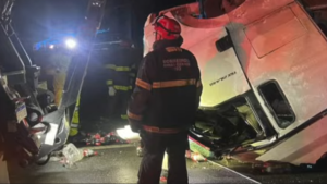 Motorista morre ap&oacute;s perder controle de carreta na BR-381, pr&oacute;ximo &agrave; Oliveira