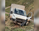 Caminhão sai da pista e homem fica ferido na MG-050