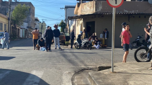 Idosa de 96 anos &eacute; atropelada por moto em Divin&oacute;polis