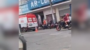 Homem fica ferido em acidente entre motos no Centro de Divin&oacute;polis