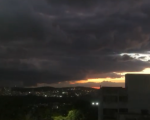 Temporal surpreende moradores de Divinópolis e causa queda de energia no Centro; vídeo mostra nuvens se formando