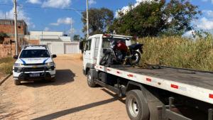 Pol&iacute;cia Militar recupera motocicleta furtada em Nova Serrana
