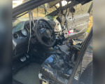 Carro pega fogo no bairro Bom Pastor, em Divinópolis
