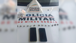 PM apreende drogas e dinheiro em Formiga; suspeito foi identificado