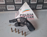 Foragido da Justiça é preso por socos, chutes e mordidas em esposa e filha em comunidade rural de Divinópolis