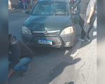 Idoso fica ferido em acidente entre carro e moto no Nações, em Divinópolis